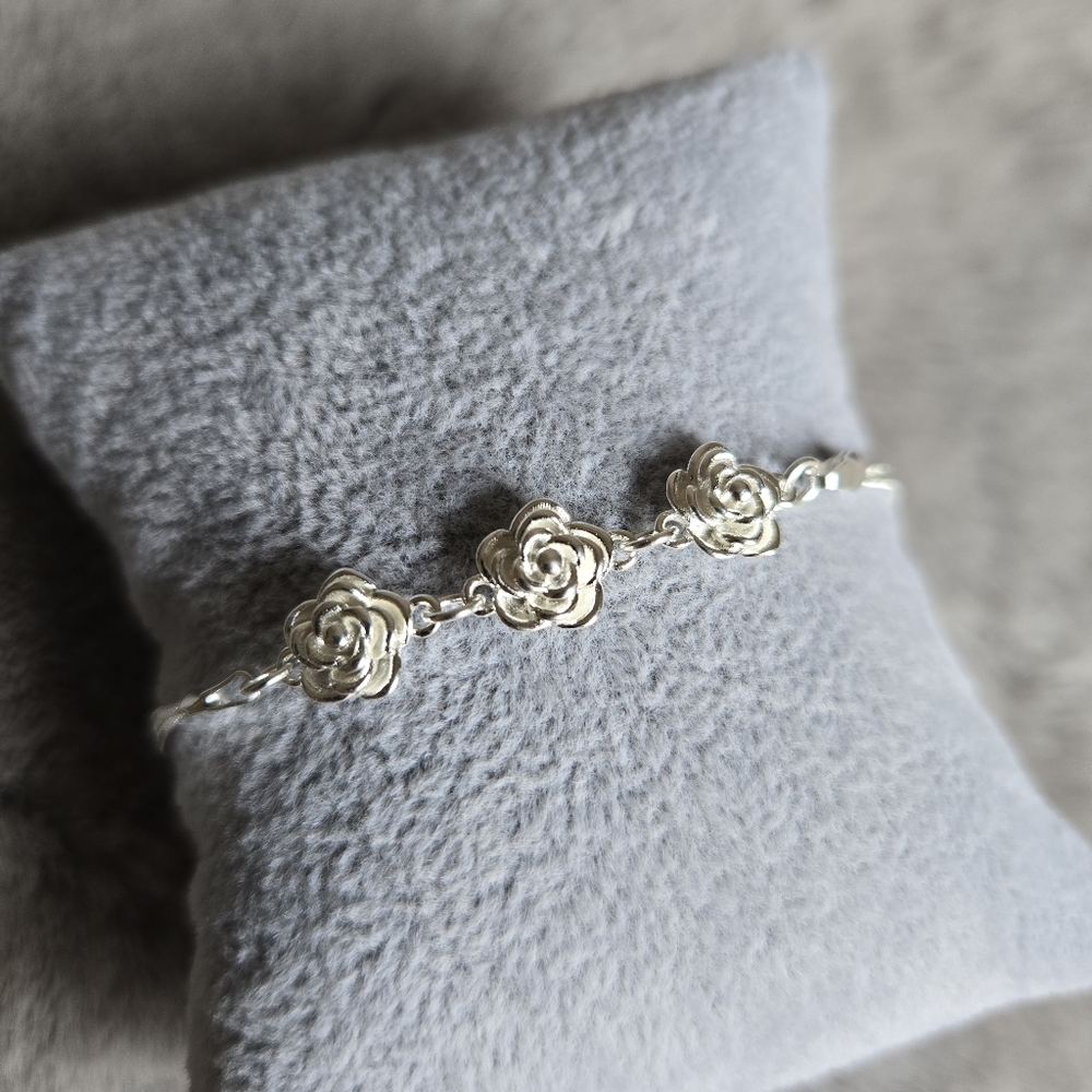 NWT | Sterling Silver flower bracelet - Picture 2 of 4